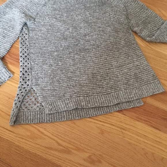 H&M side slit knit layering sweater, crochet back - Picture 3 of 8